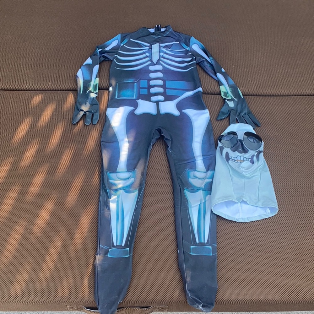 Fortnite Skull Trooper Morph suit size 6